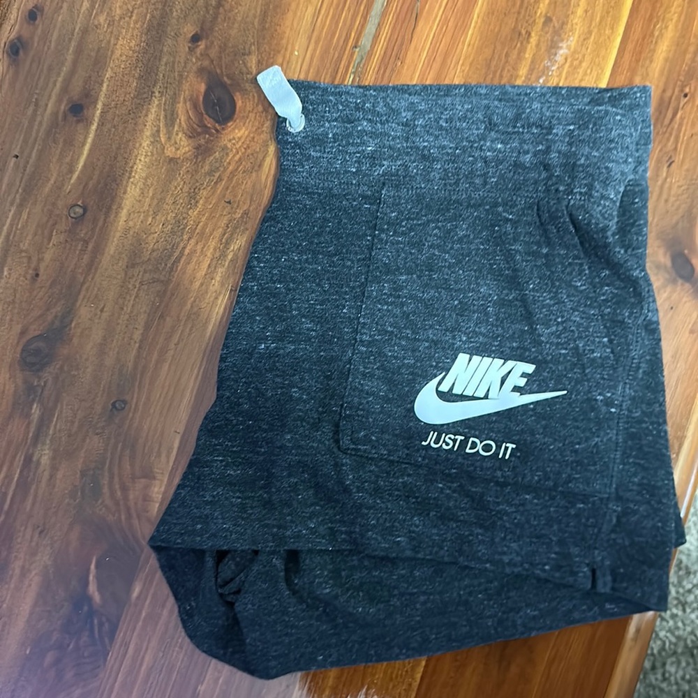 Nike gym shirt size large